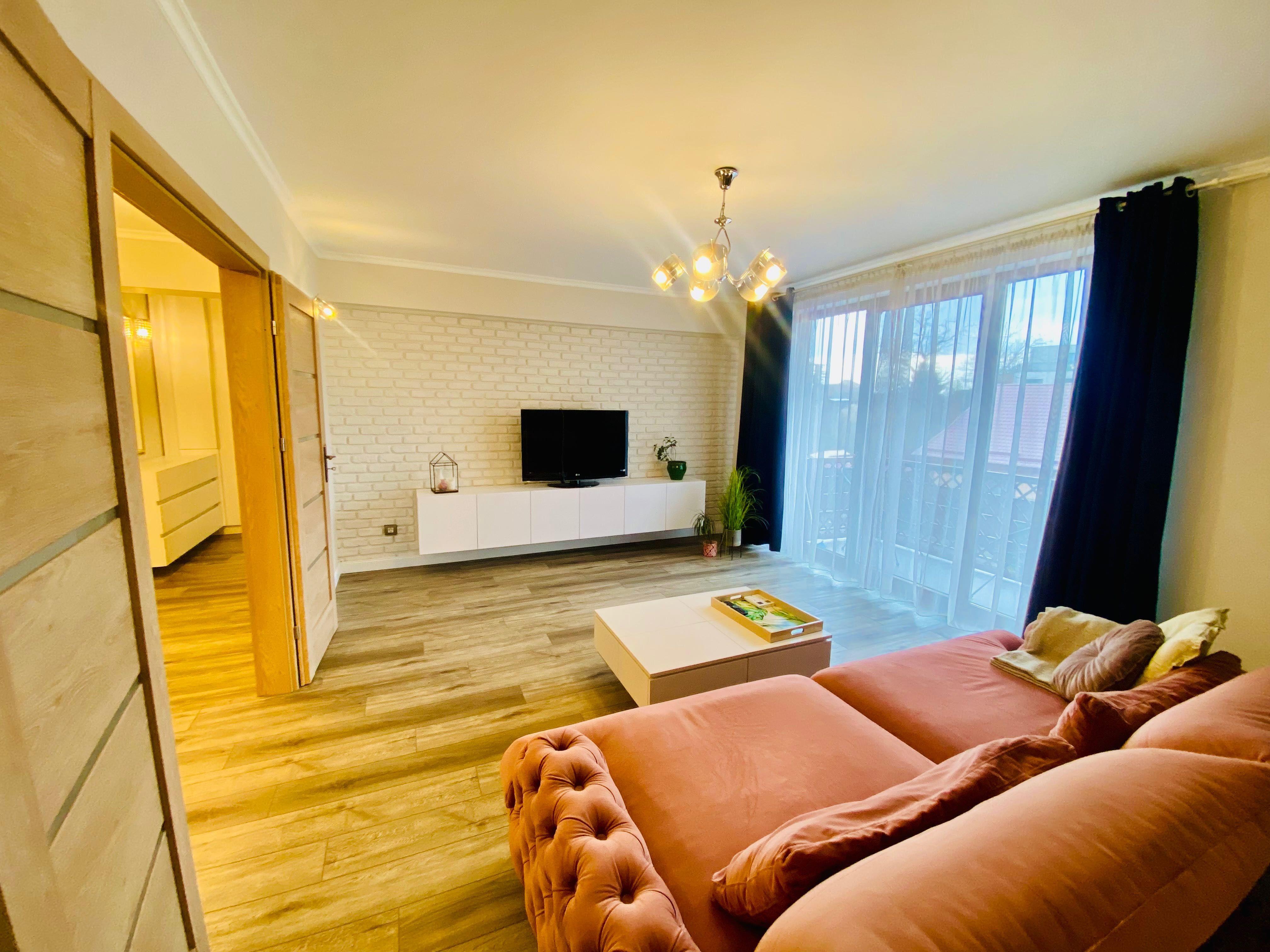 Apartament central 2 camere cu parcare - imagine 1