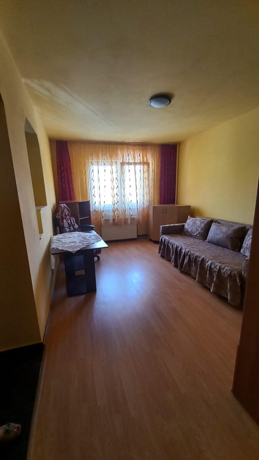 Inchiriez garsoniera zona Astra