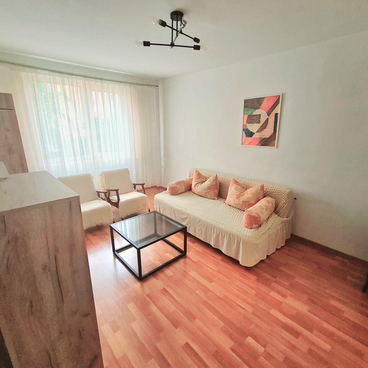 Inchiriez apartament cu 2 camere in zona centrala