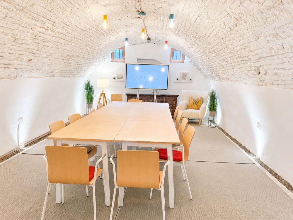 Direct Proprietar - Spatiu de închiriat 3 camere | 1 baie | 1 bucătărie  | Mini Terasă cu vedere Tâmpa | Panouri solare | Centrul Istoric Brașov - imagine 1