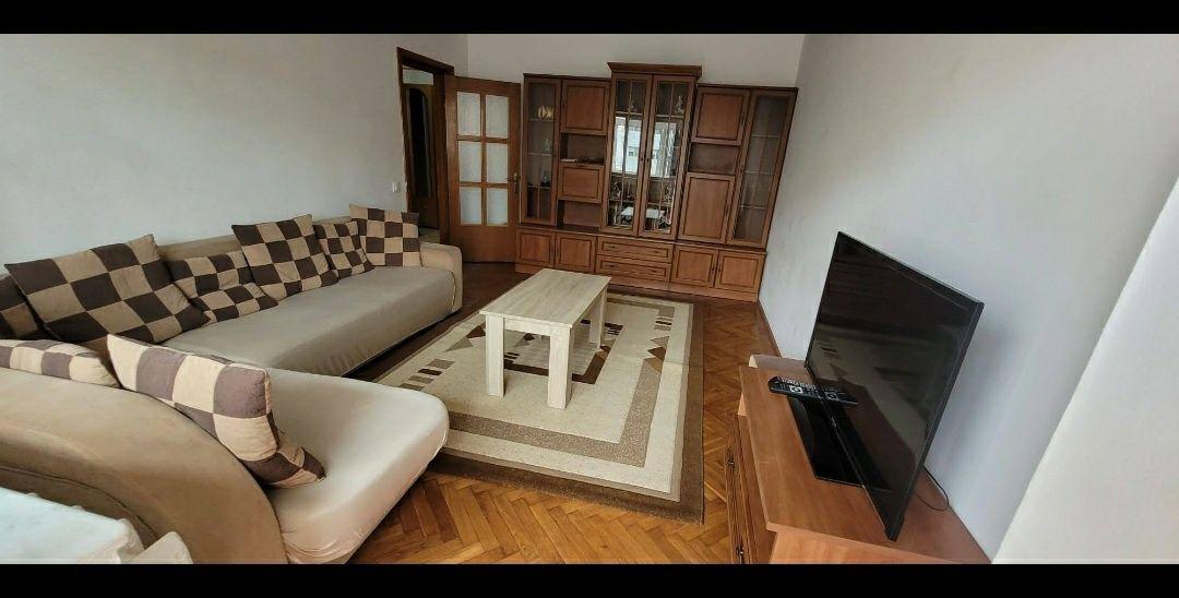 Particular ofer închiriere 3 camere Lăpușneanu deasupra Farmacris et. 1