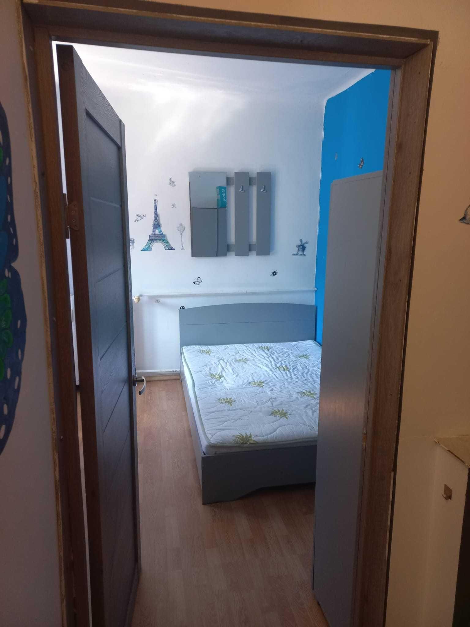 Cameră de cămin de vânzare, stil garsonieră, zonă Valea Roșie , Craiova- ideală pentru investiție sau locuit