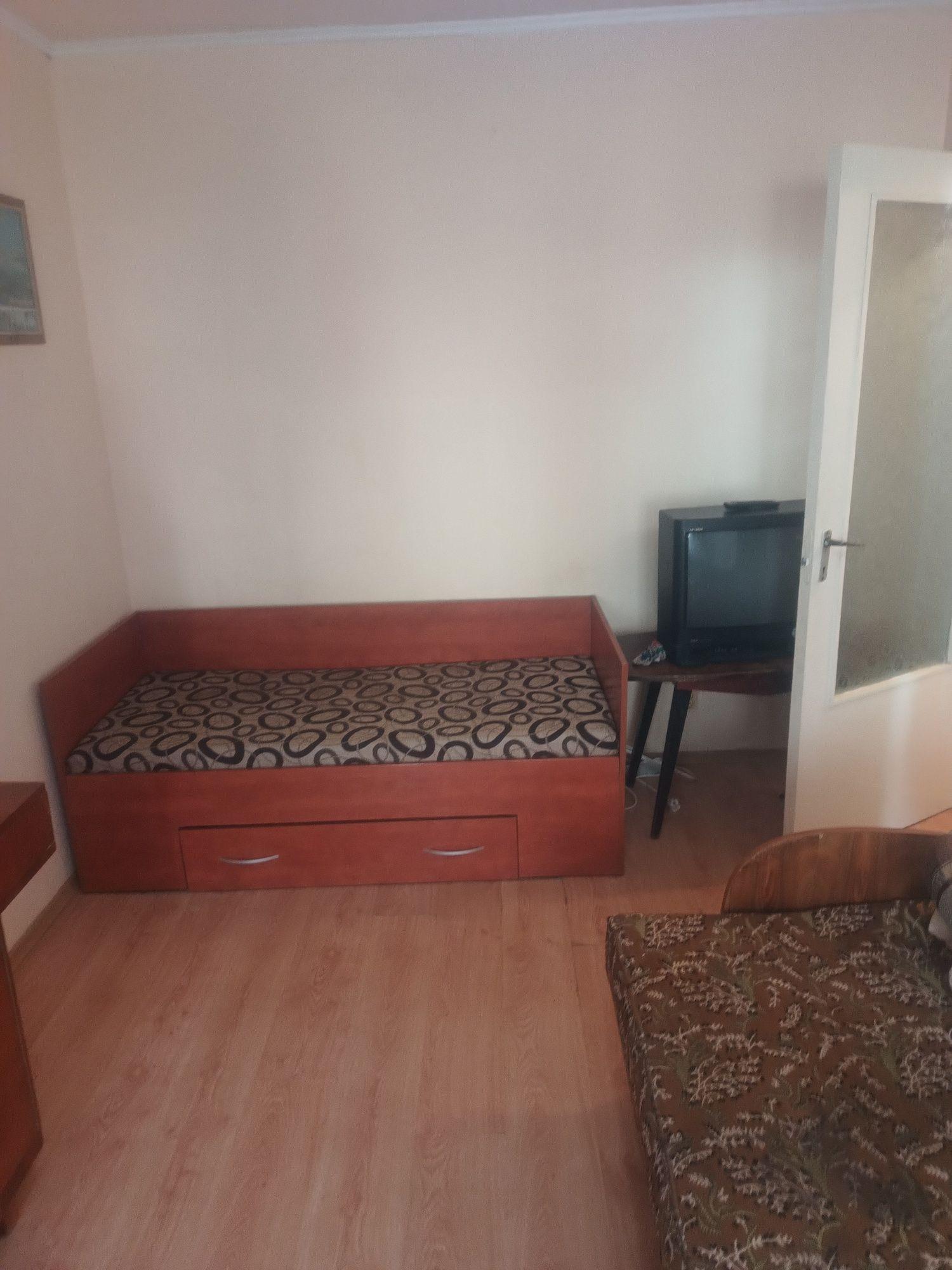 Dau în chirie apartament cu cameră, tip D,  etaj 1, Rogerius, str. Slatinei
