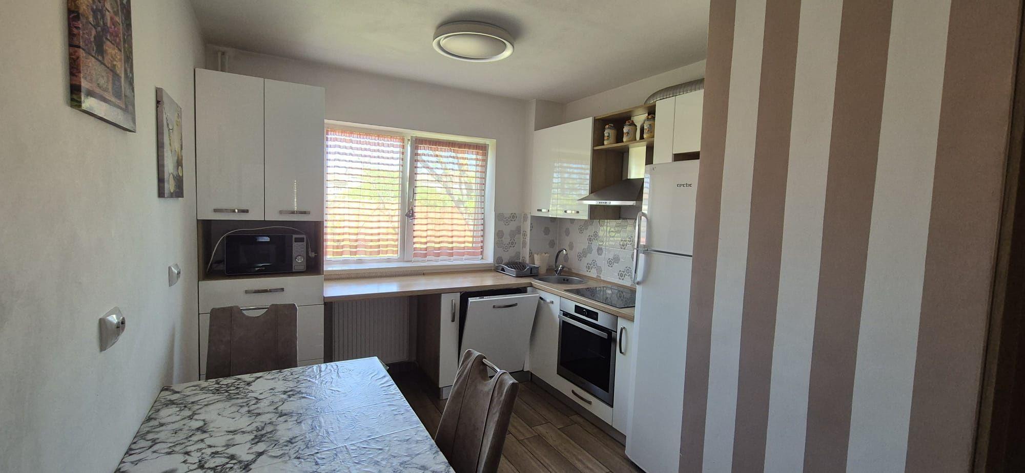De inchiriat apartament 2 camere