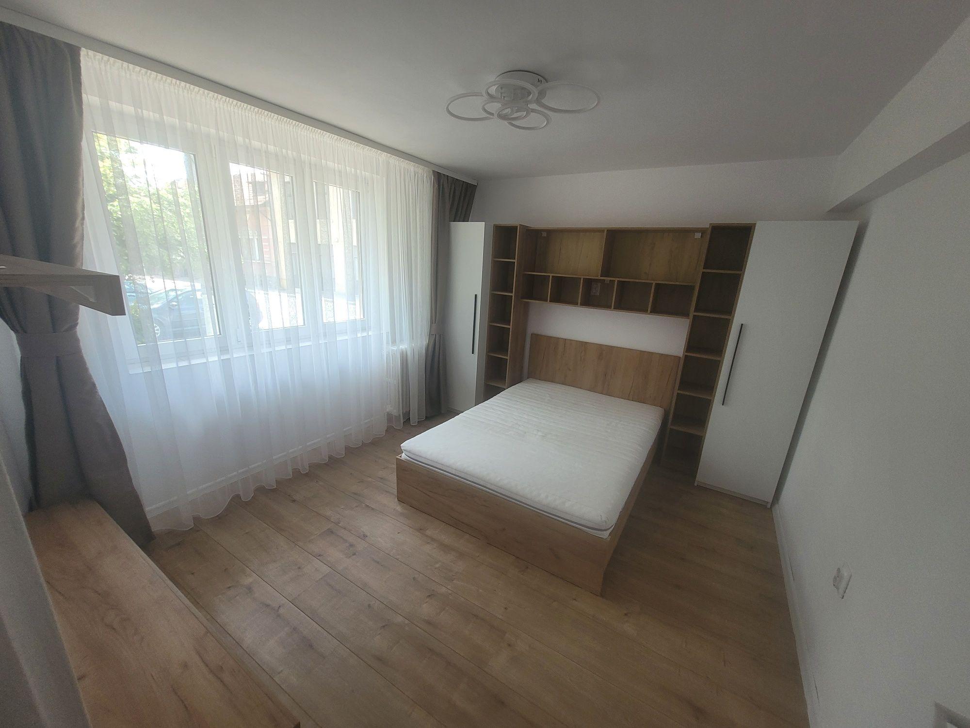 Dau în chirie apartament 3 camere, 60 mp utili, Piața 1 Decembrie - lângă parc