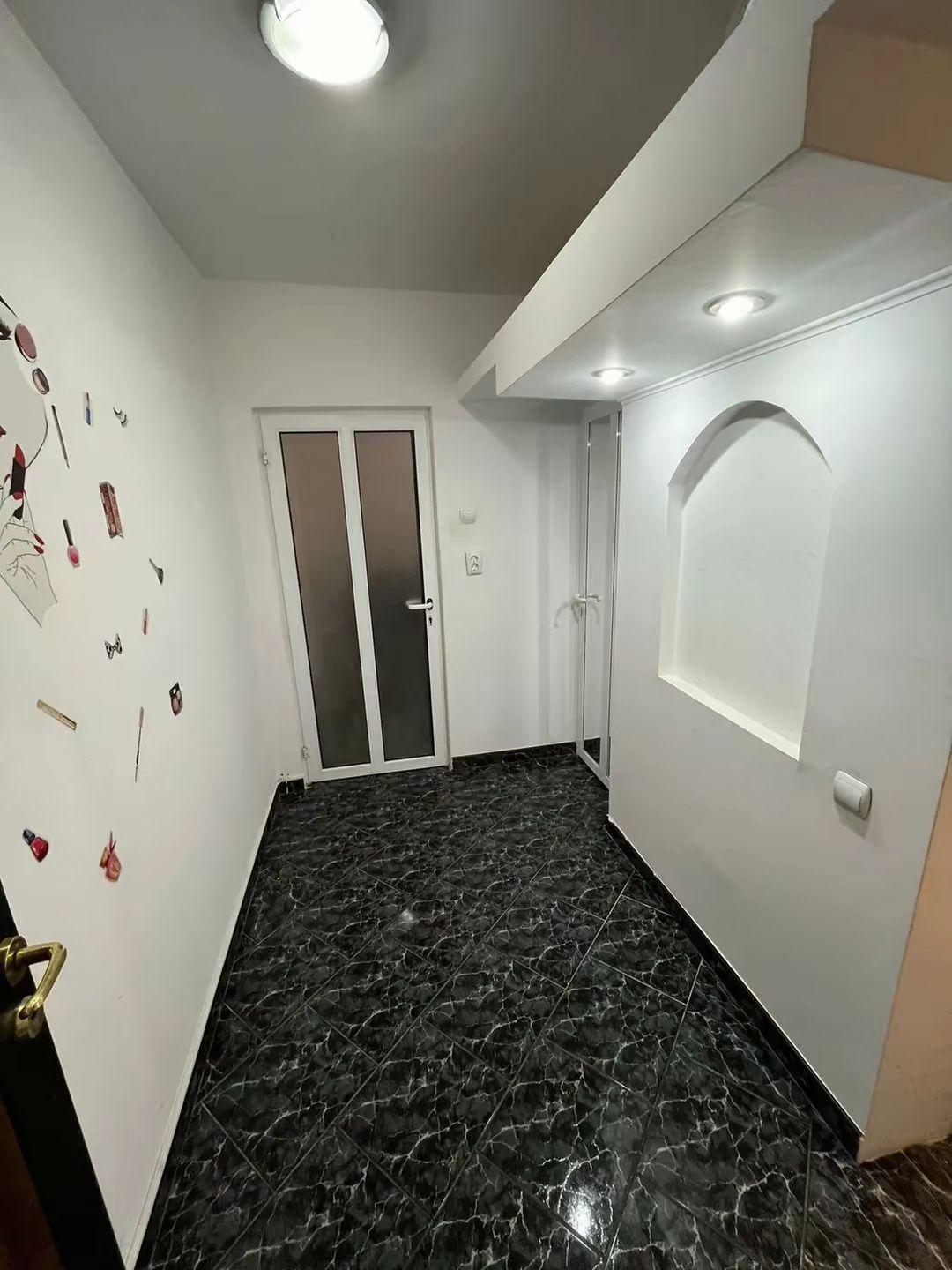 Închiriez apartament zona malu rosu