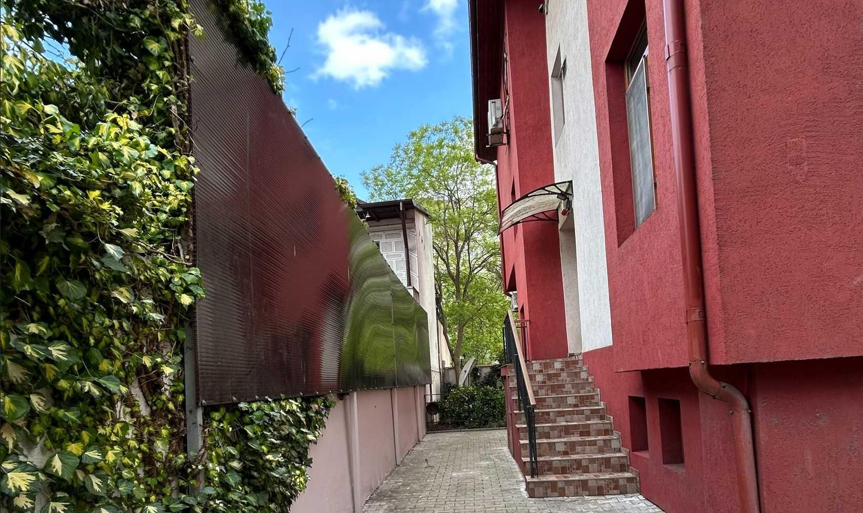 Vilă 300 mp pretabilă birouri / clinică / grădiniță – Lacul Tei, zonă liniștită