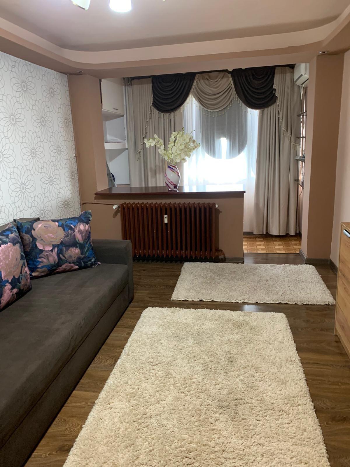 Închiriez apartament 2 camere 450 euro