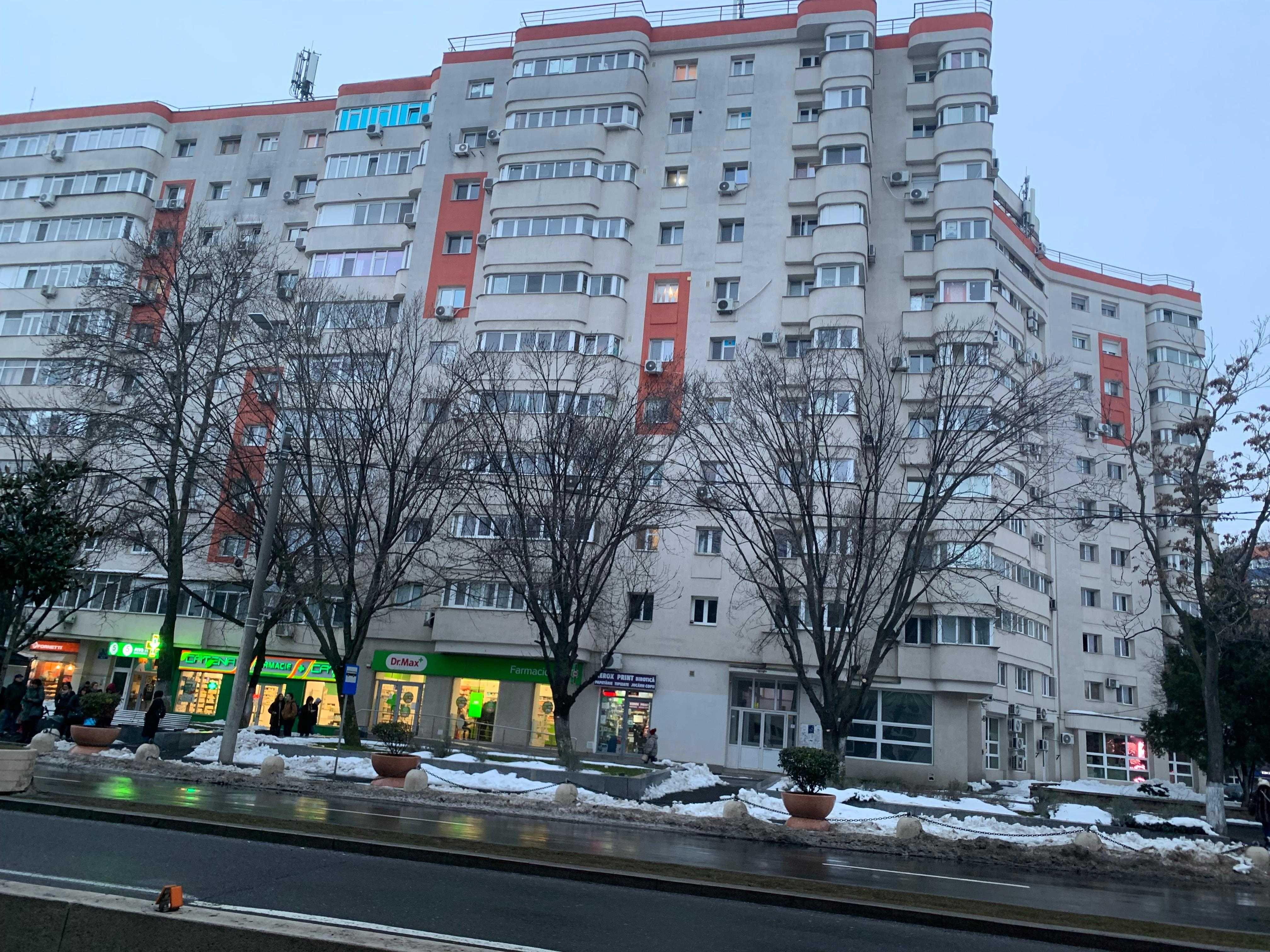Inchiriez doua camere ,3 min metrou c brancoveanu