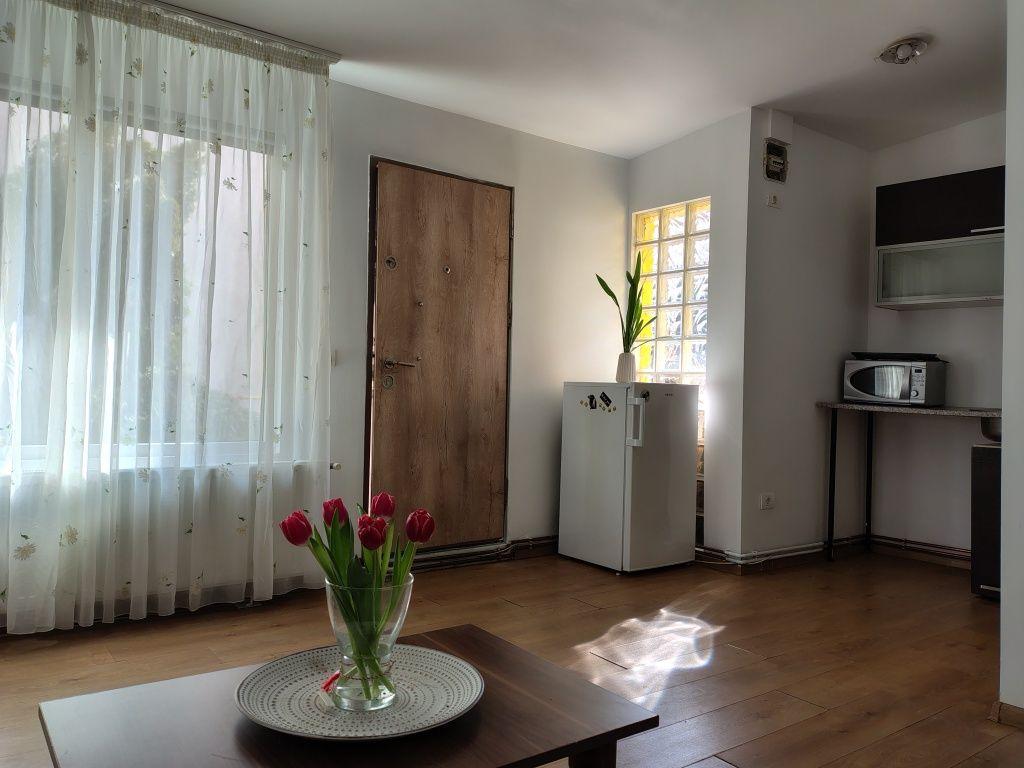 Închiriez un corp de casa zona Parc Carol