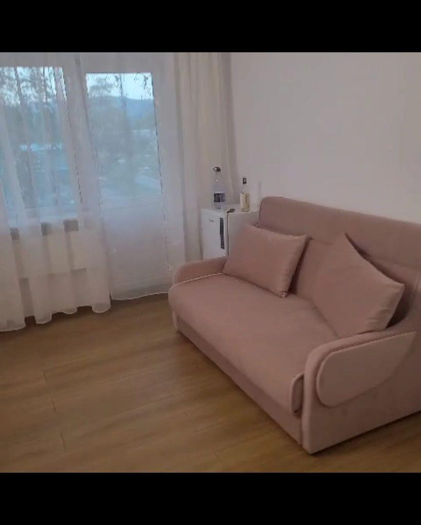Vand camera situată in fost hotel Vadu Cerbului” amplasat la iesirea din Sinaia spre Bușteni. - imagine 1