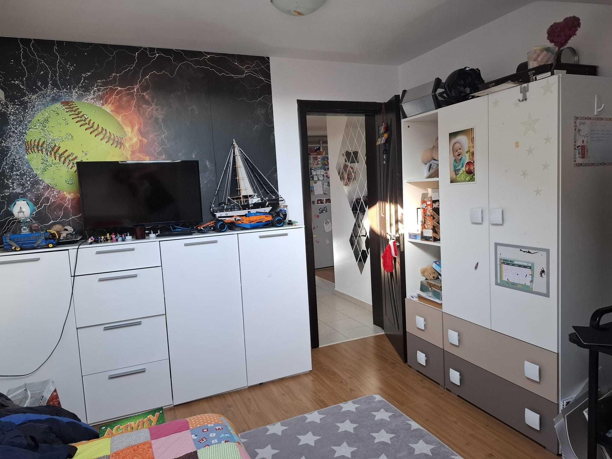 Apartament 3 camere - Rosu Chiajna de vanzare - imagine 1