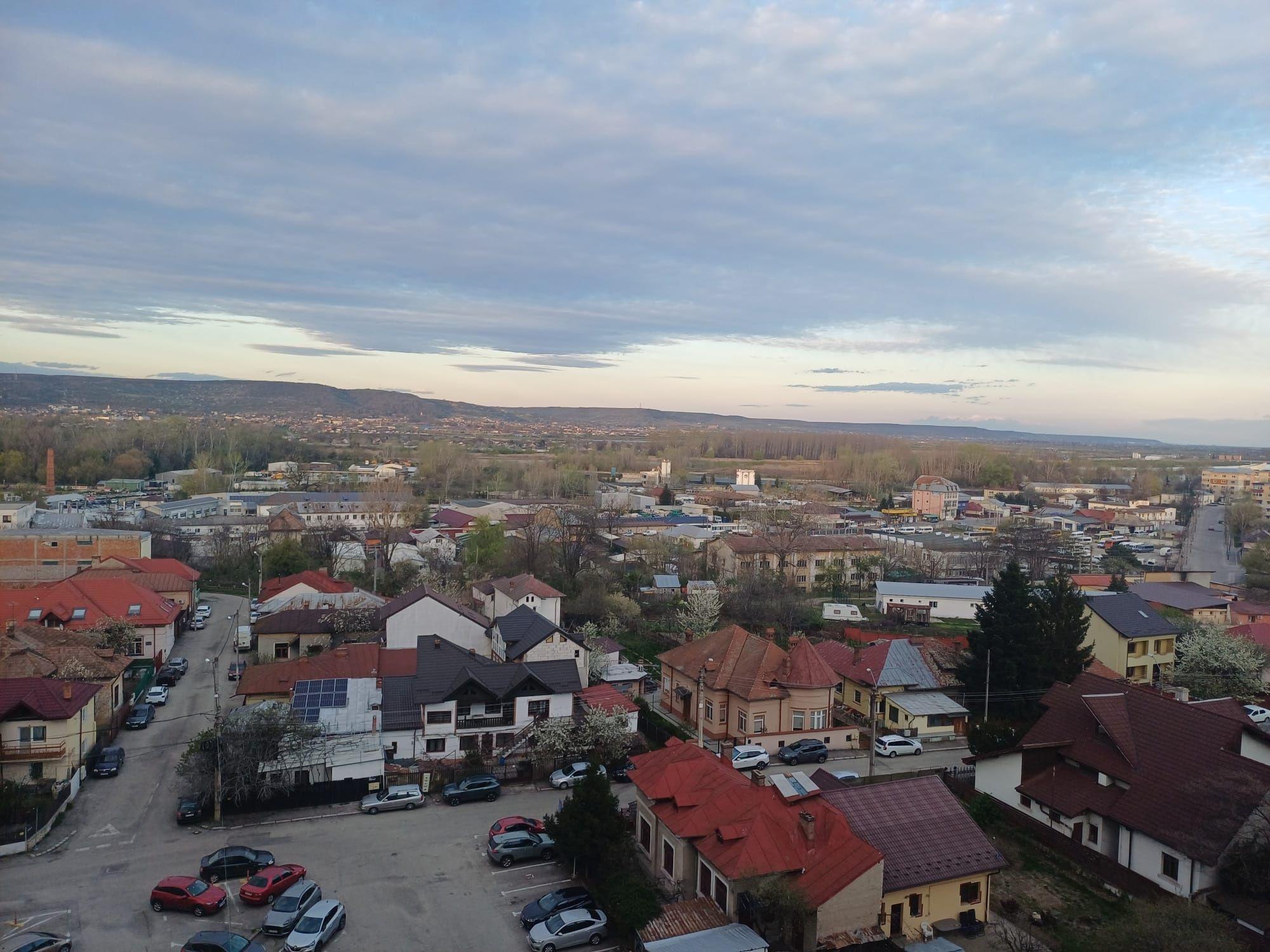 Vând apartament cu 4 camere - imagine 1