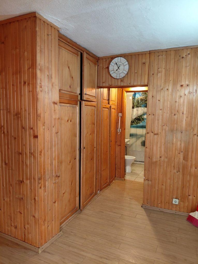 De inchiriat apart parter ,str.Vasile Lupu