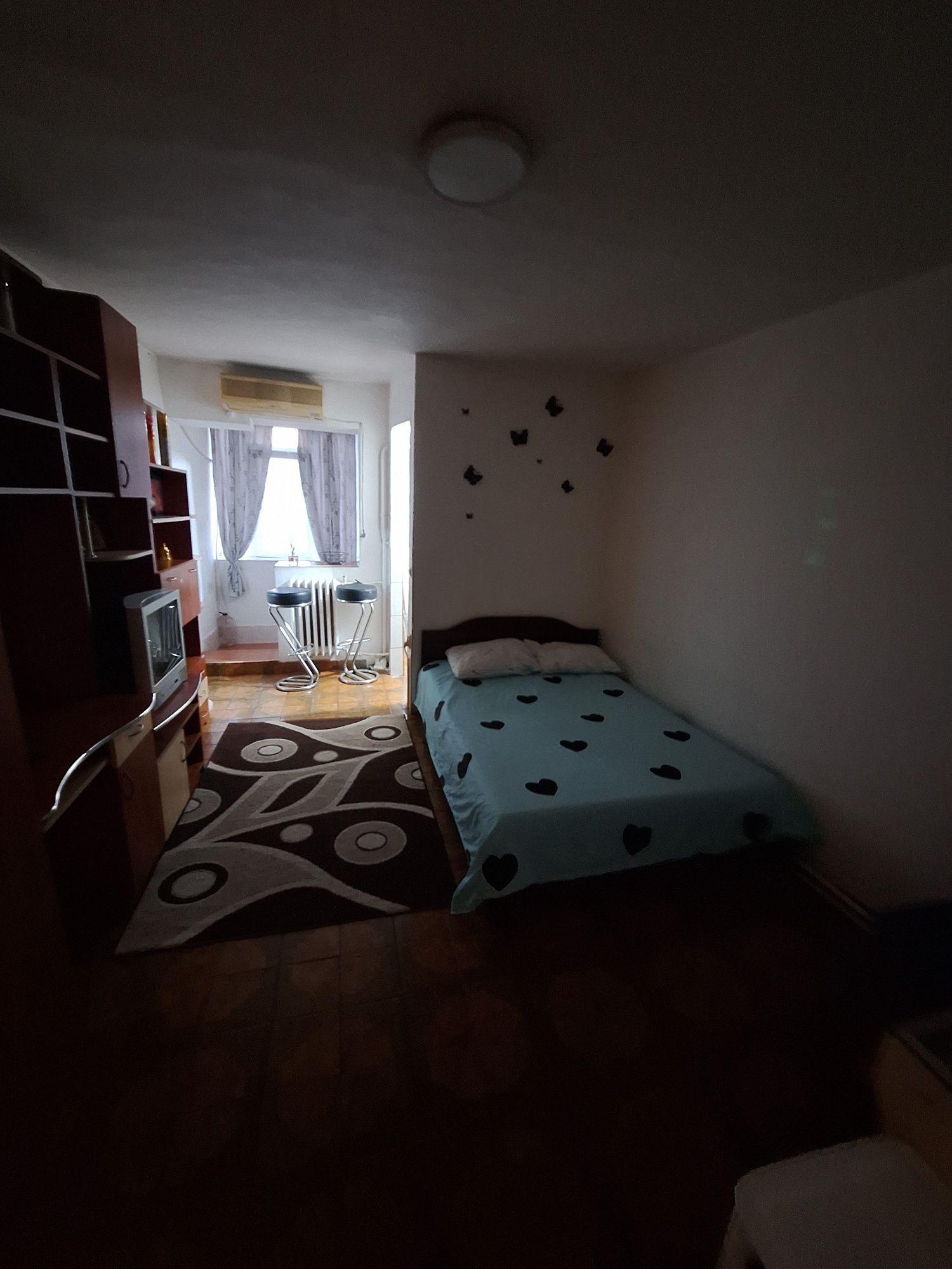 Inchiriez Garsonieră,  Gara Internațională