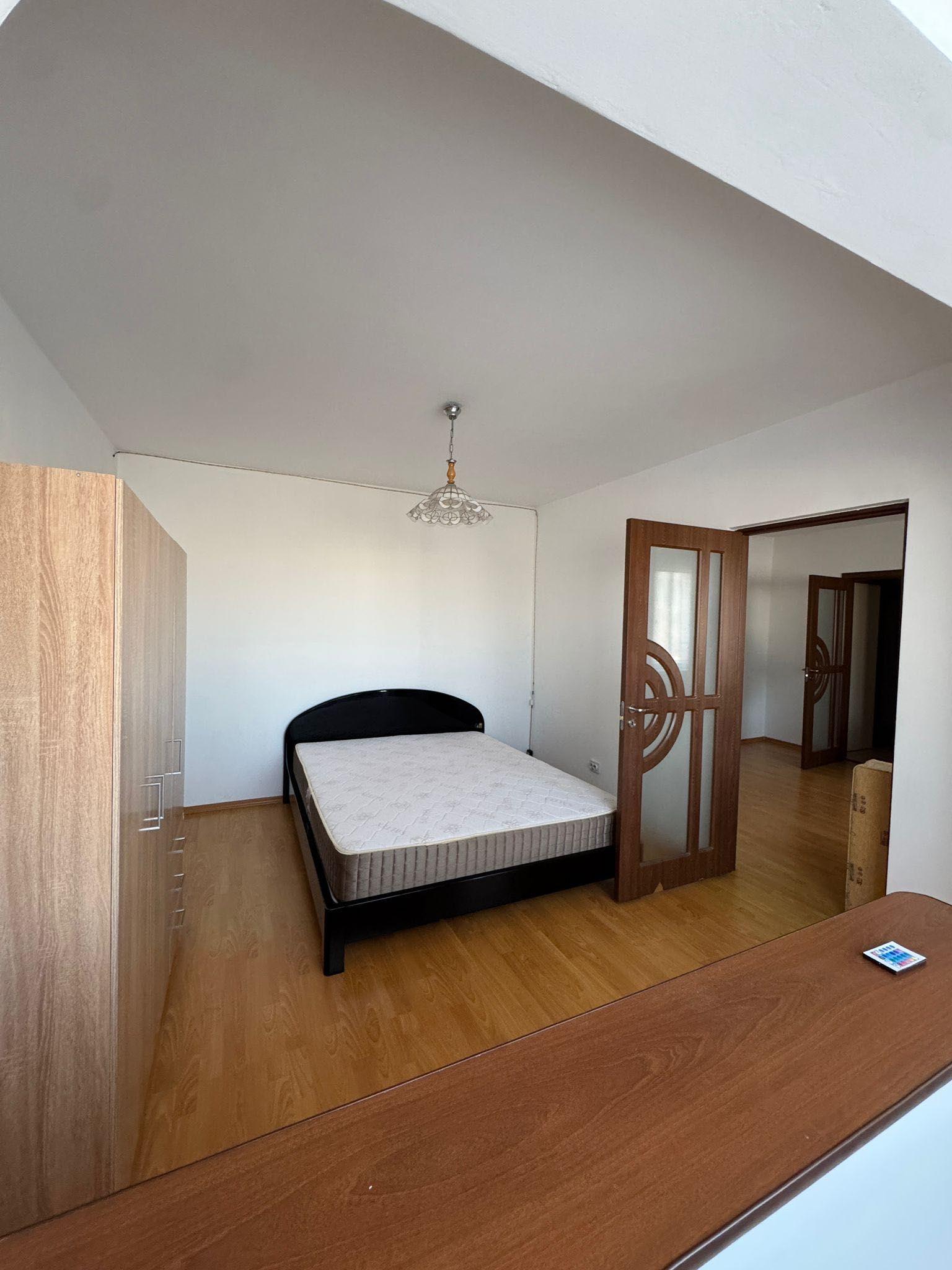 Persoana Fizică Inchiriez apartament 2c, Podu Roș, 8 min Palas, CT