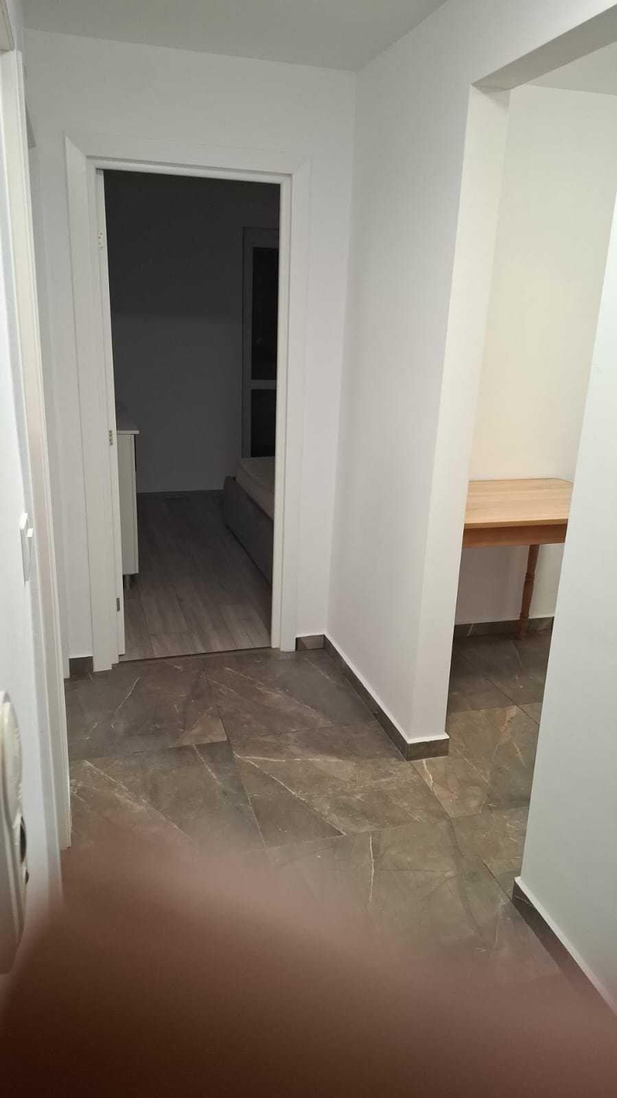 Închiriez apartament cu doua camere