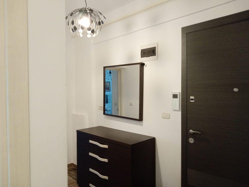 Închiriez apartament - imagine 1