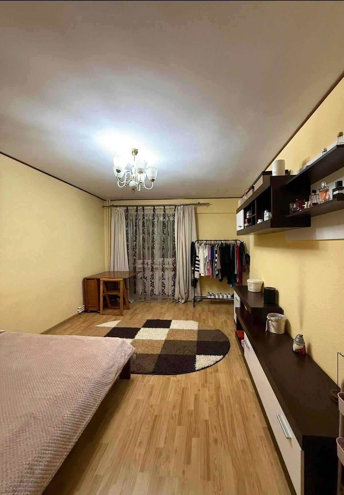 Închiriez apartament 3 camere decomandat și mobilat George Enescu-Suceava - imagine 1