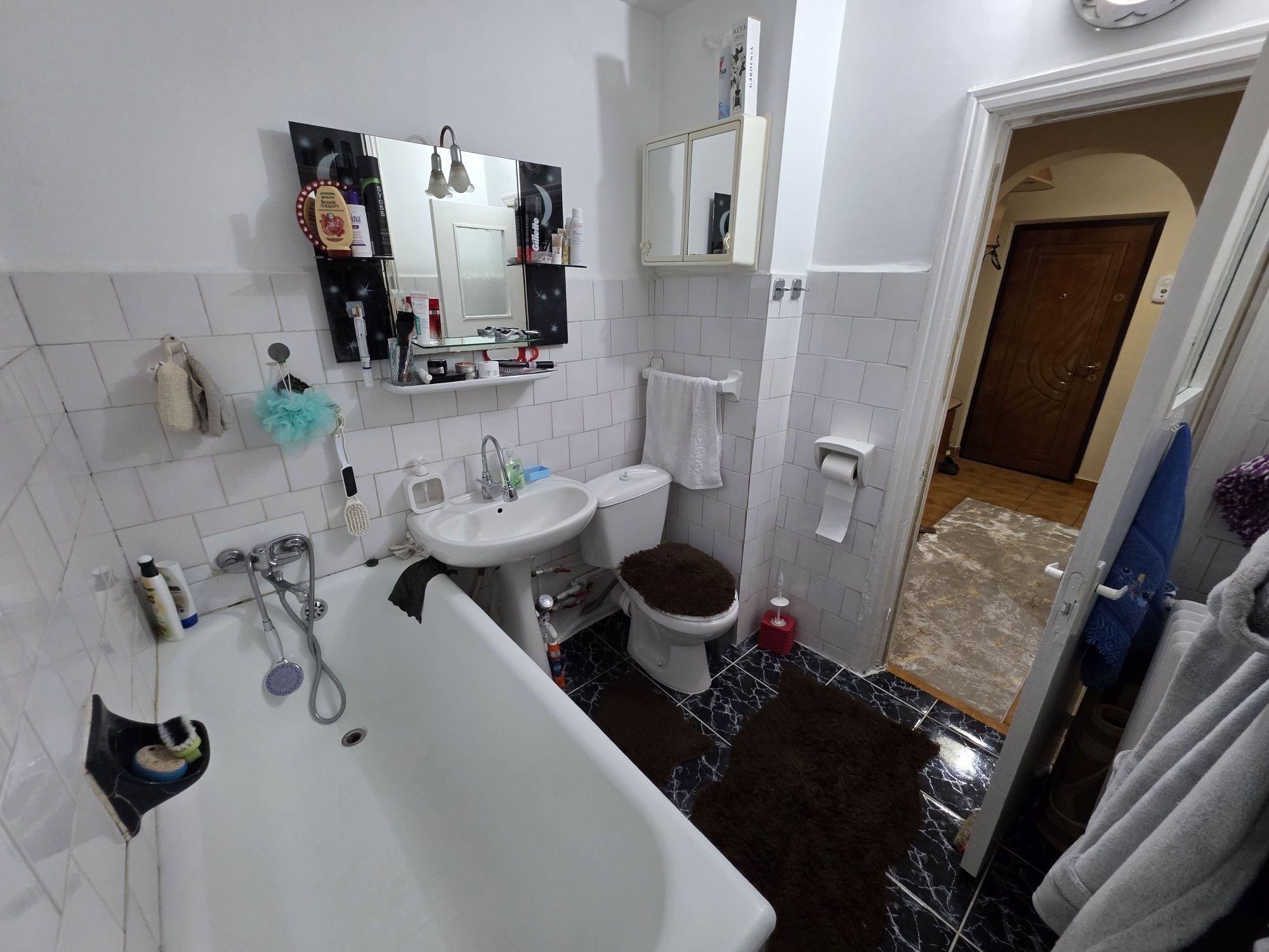 Apartament 2 camere – complet mobilat și utilat – Loc de parcare - Etaj 1 - Zonă liniștită