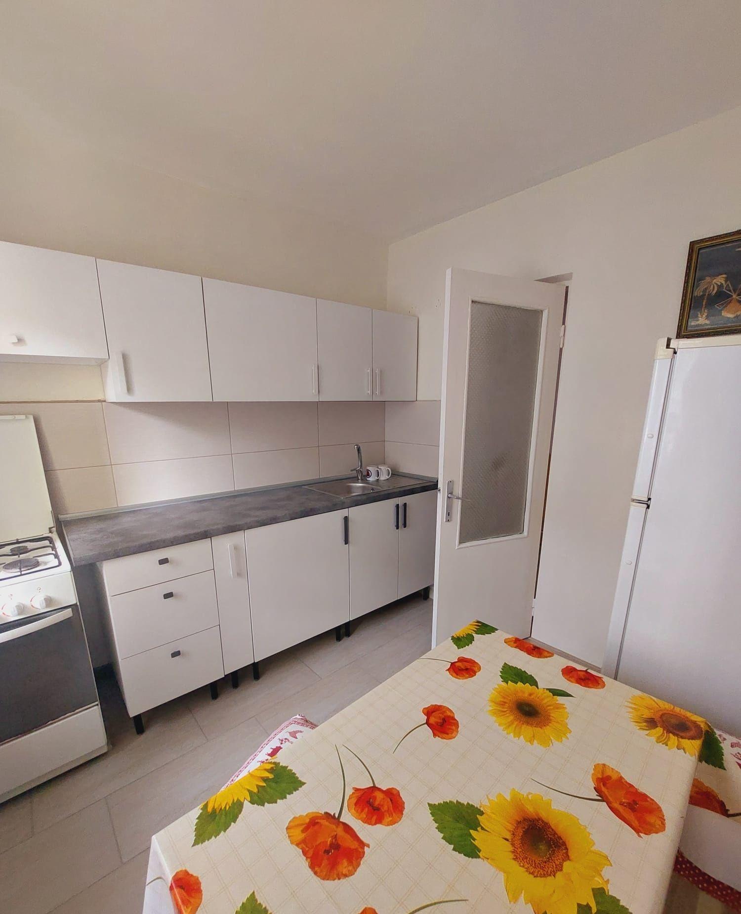Închiriez apartament