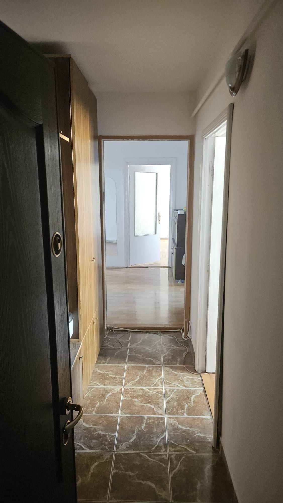 Inchiriez apartament 3 camere Calea Romanului - imagine 1