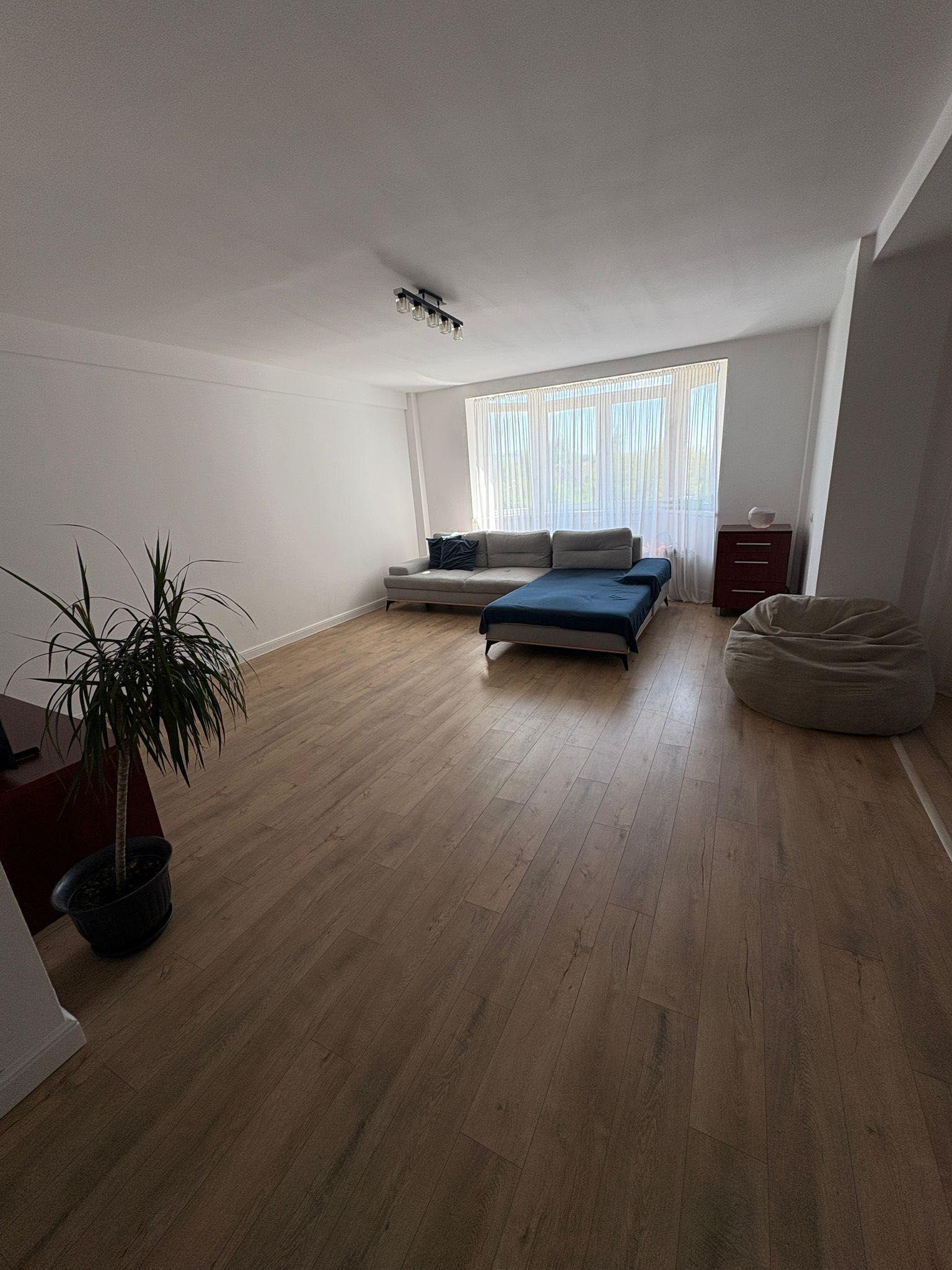 De vânzare,apartament cu 3 camere,Calea Moldovei,zona Hotel Diana