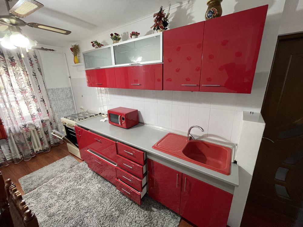 Vand apartament 4 decomandat parter + beci