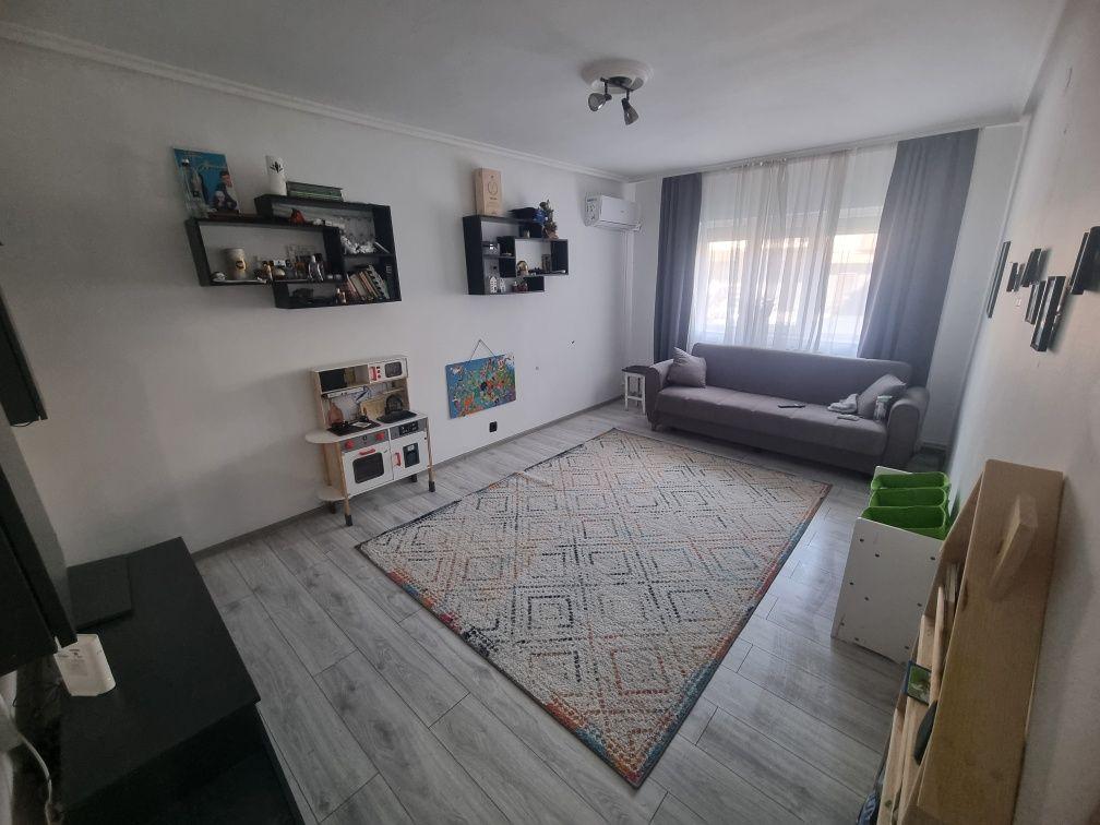 Inchiriez apartament 3 camere 70m²