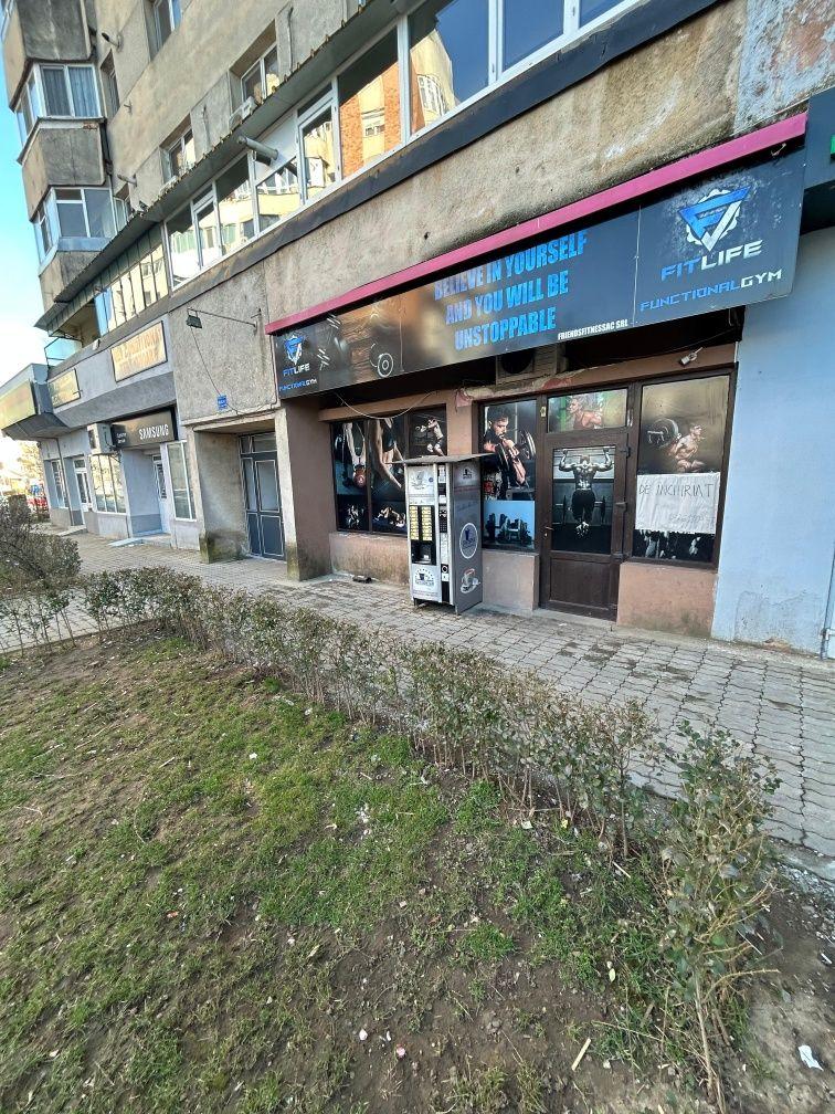 Închiriez (vând) spațiu comercial 68 mp