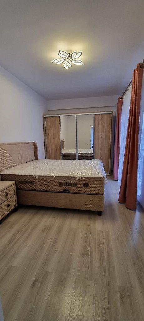 Închiriez apartament