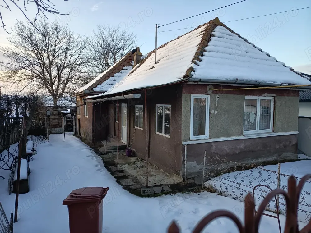 Vând casă nelocuibil !