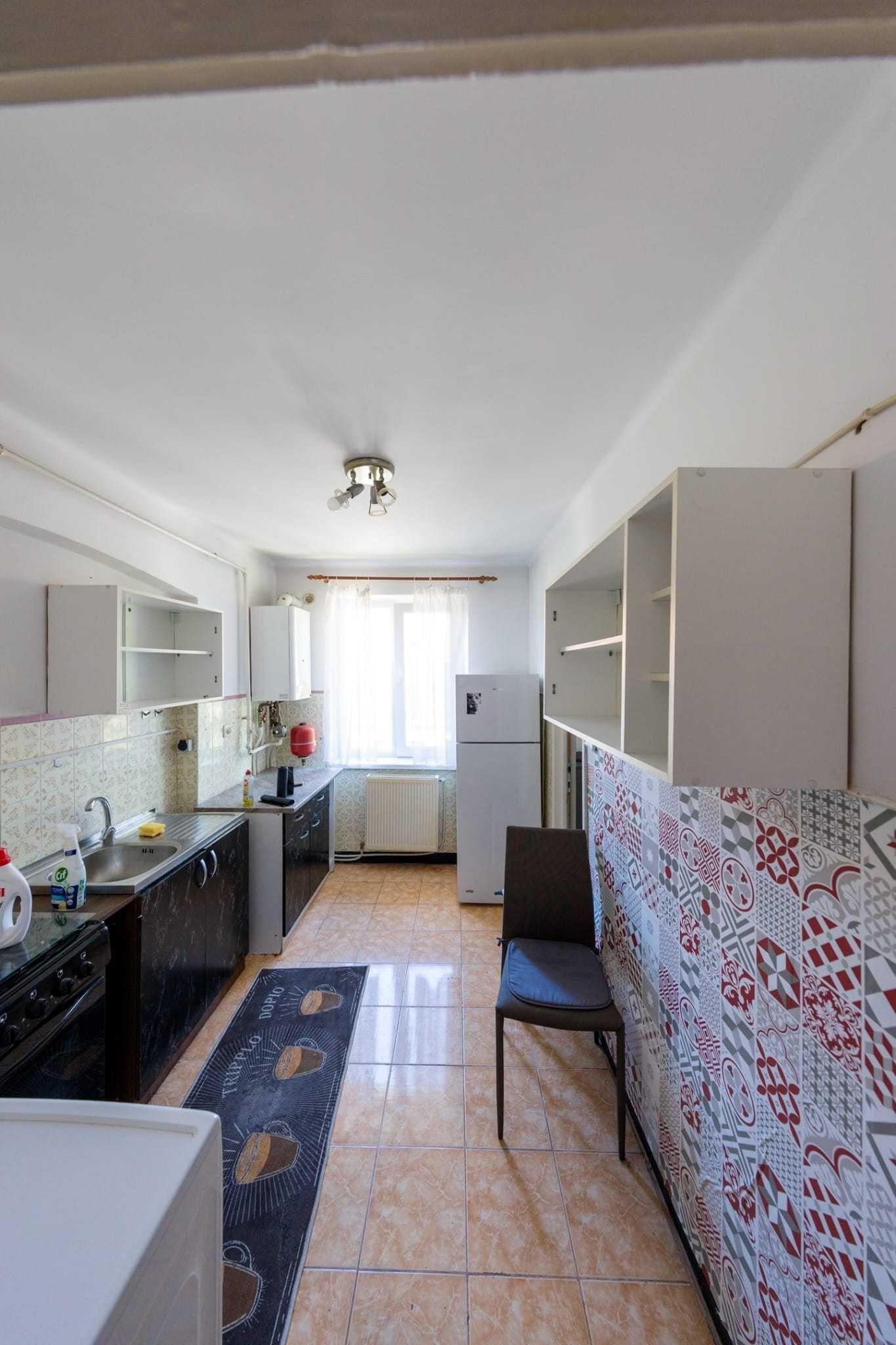 Inchiriez apartament cu doua camere, semidecomandat, complet utilat și mobilat, aproape de mijloacele de transport (policlinica CFR).