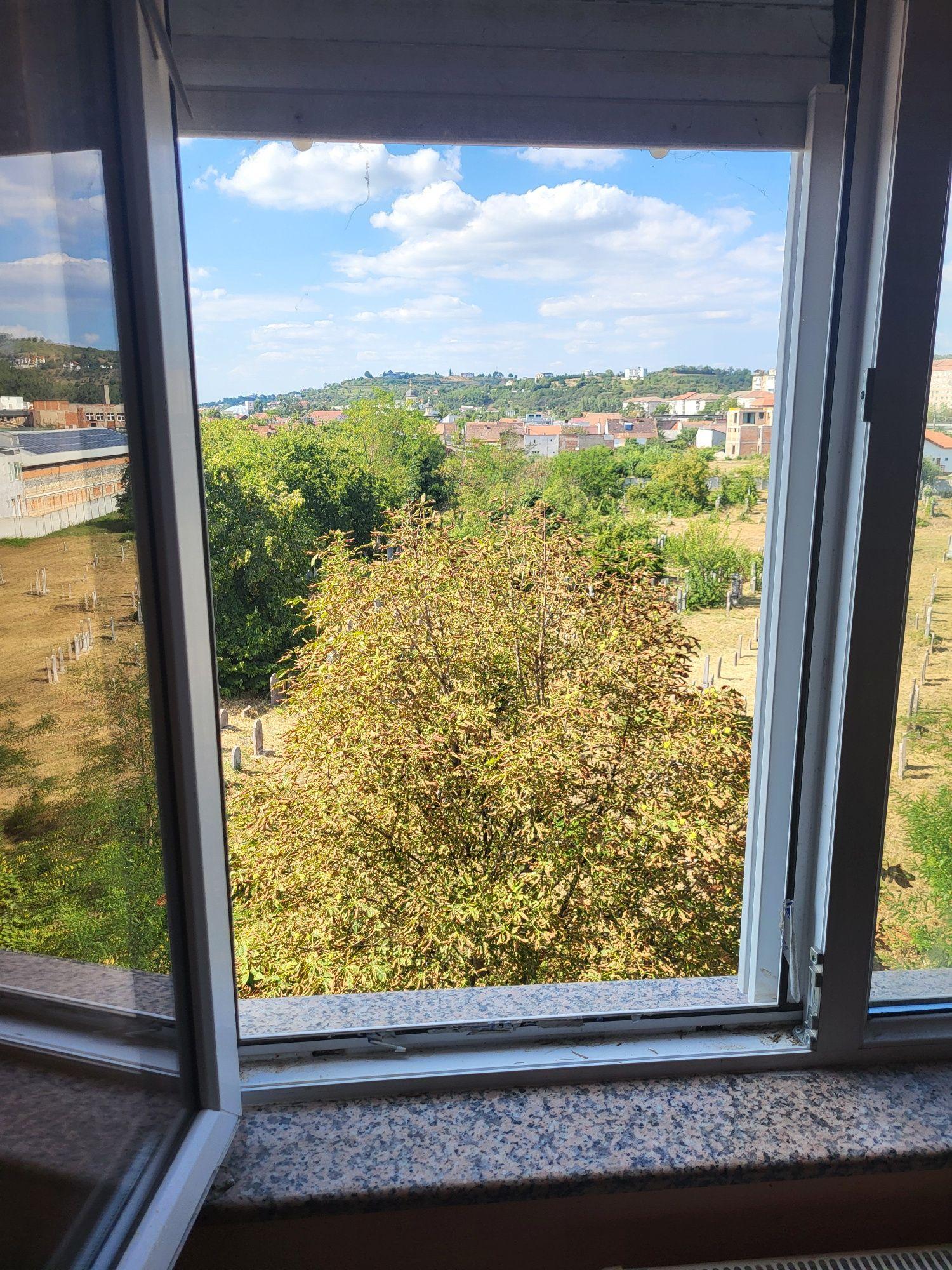 Vând apartament cu 2 camere, X mare  ,zona liniștită, gara Oradea  est  lângă restaurant Vinotera, acces rapid spre  zona centrală