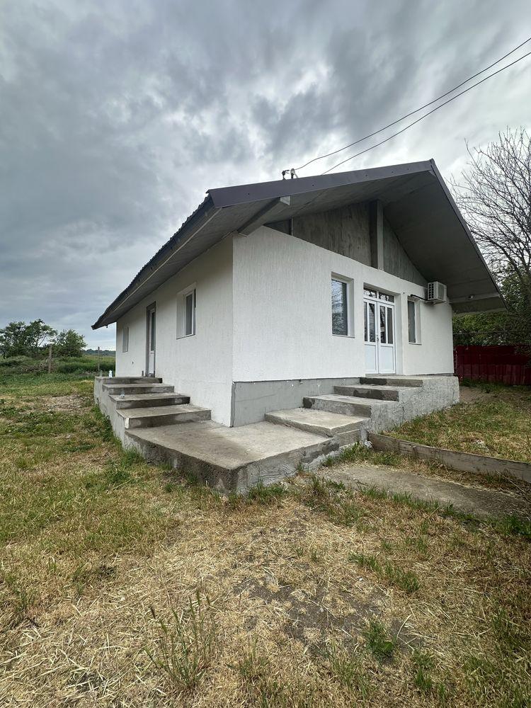 Casă de vânzare în Păulești (Brusturi) – teren generos, zonă liniștită