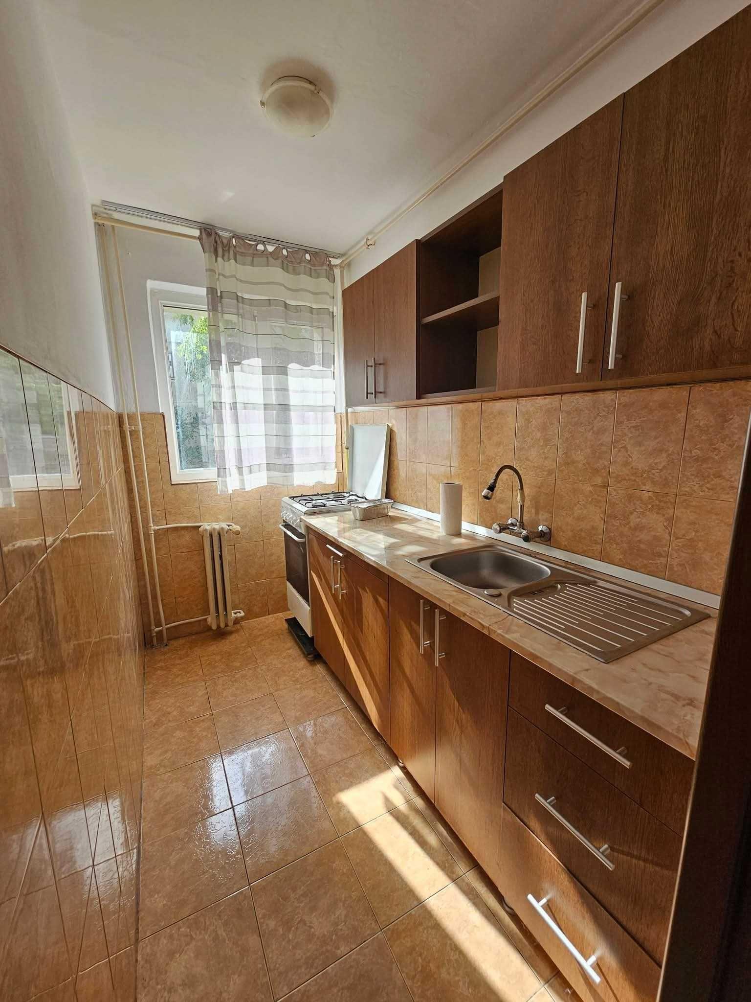 Vânzare apartament 2 camere 42mp etaj 2/4, zona Mihai Bravu