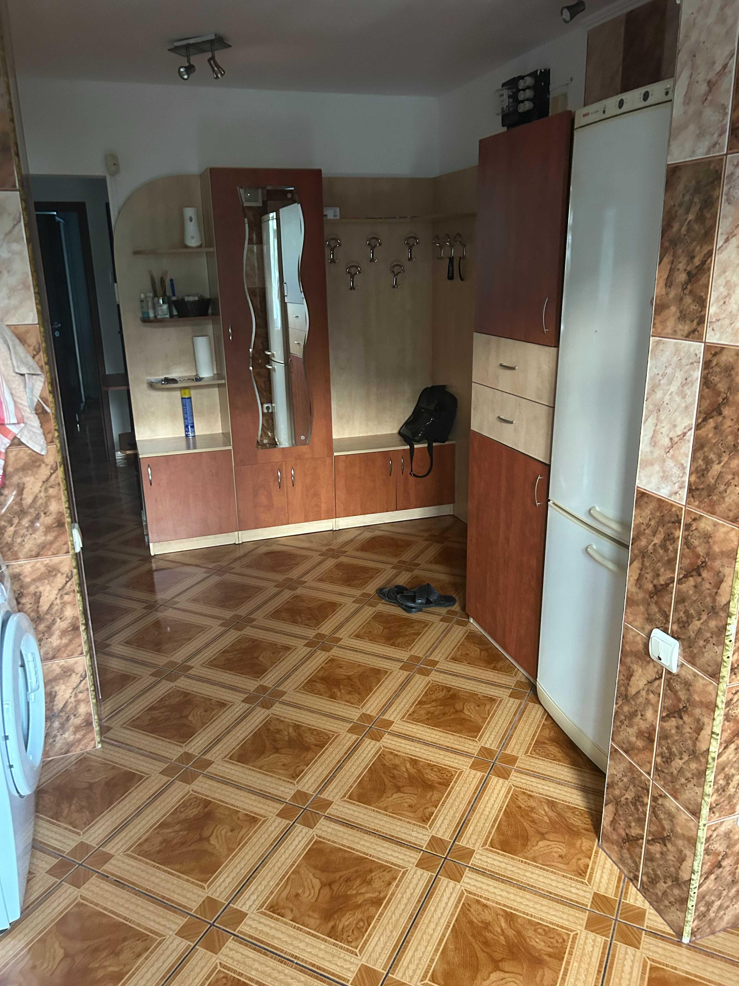 inchiriere apartament 3 cam, decomandat, complet moobilat et. 3 din 4 zona aleea dolina sect. 4 loc parcare, - imagine 1