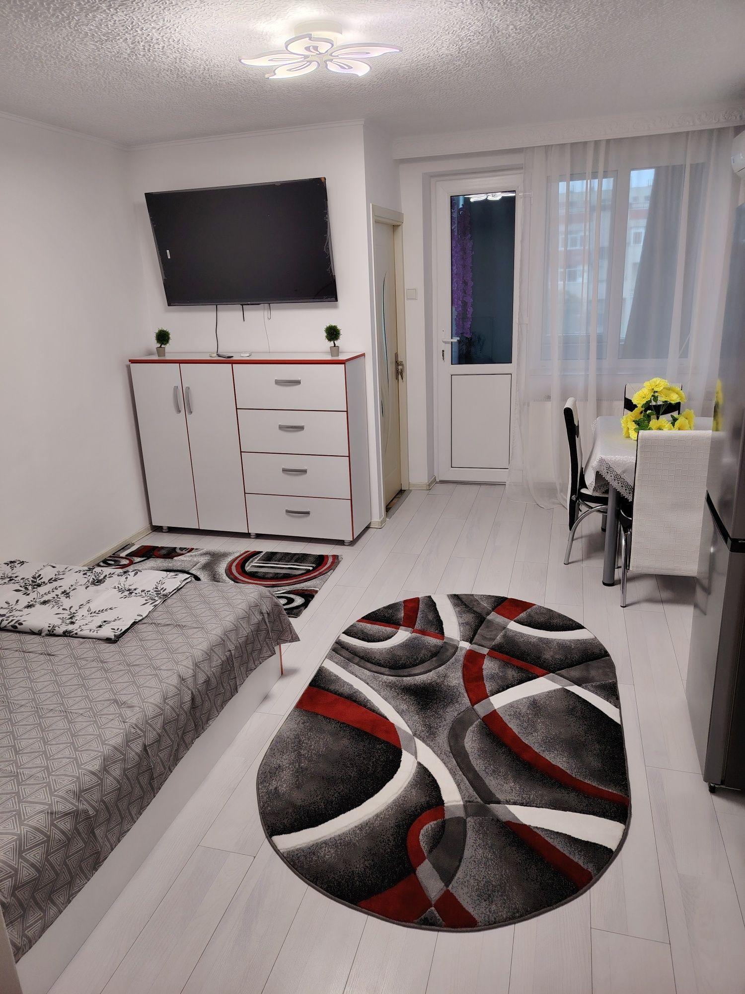 Închiriez garsoniera 30m²  piața Progresu - imagine 1