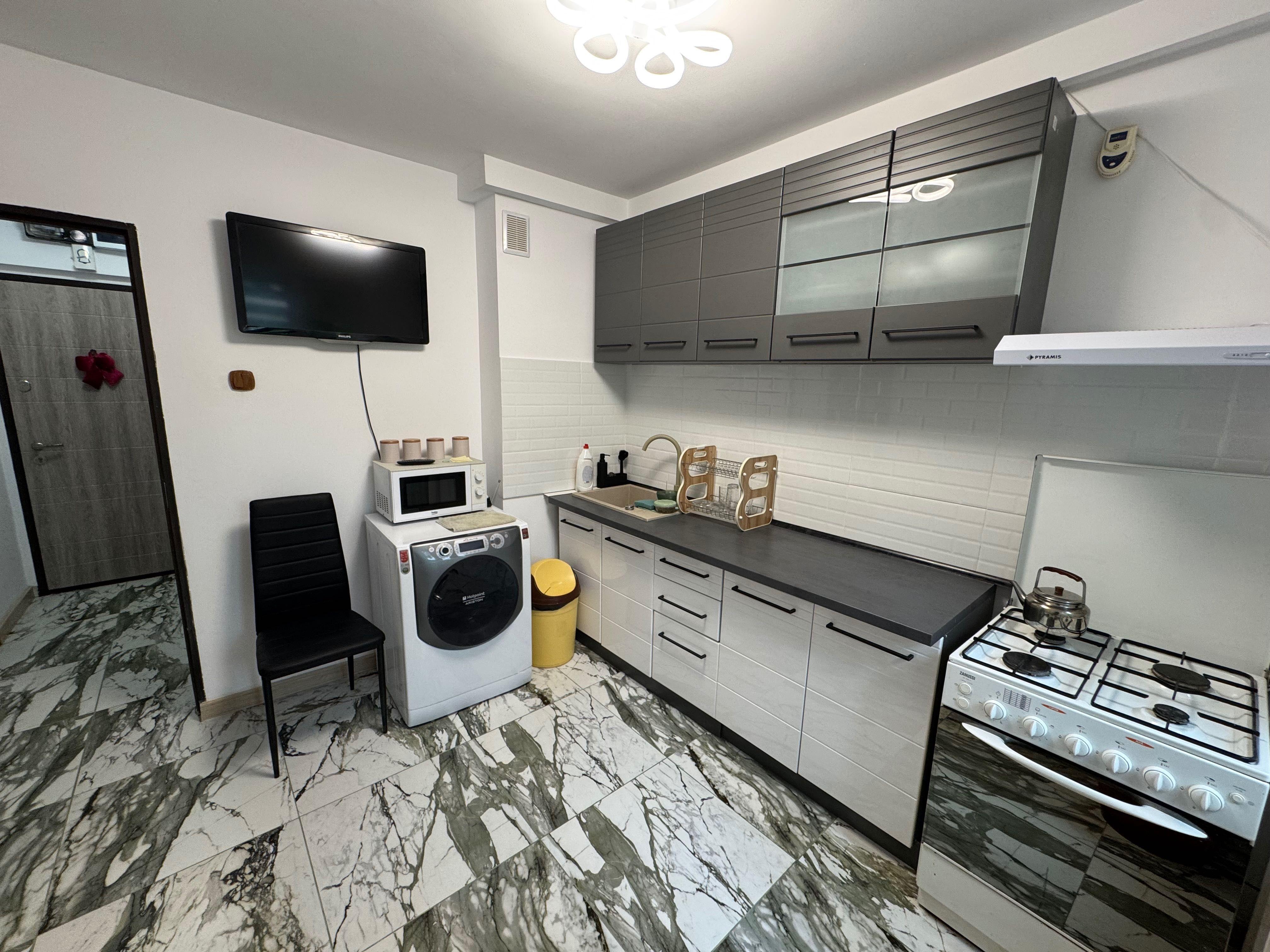 Inchiriere apartament 2 camere Piata Resita - imagine 1