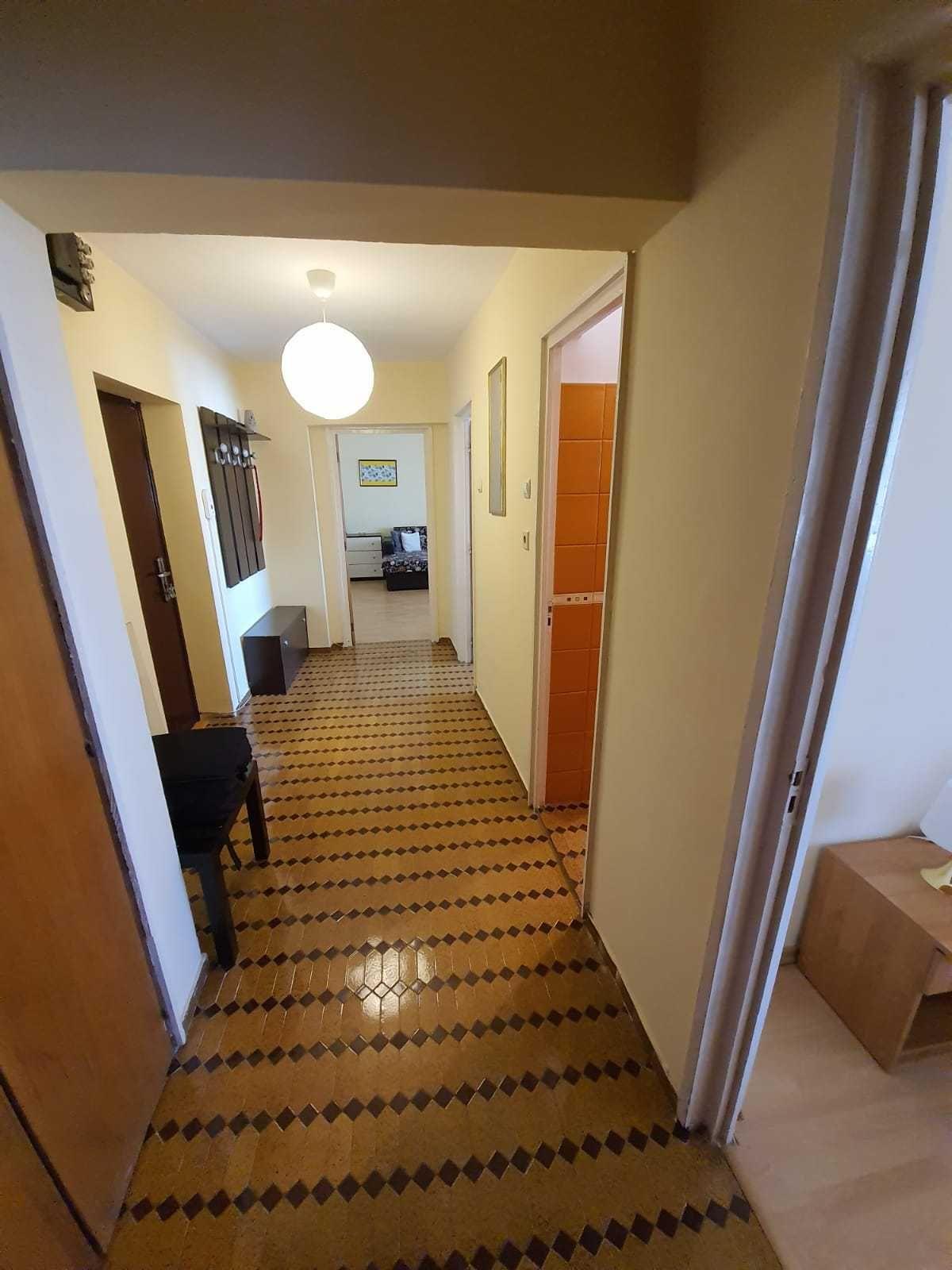 PROPRIETAR inchiriez apartament zona Unirii str Mamulari