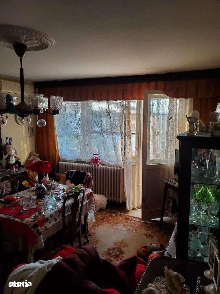 Apartament 3 camere semidecomandat - imagine 1