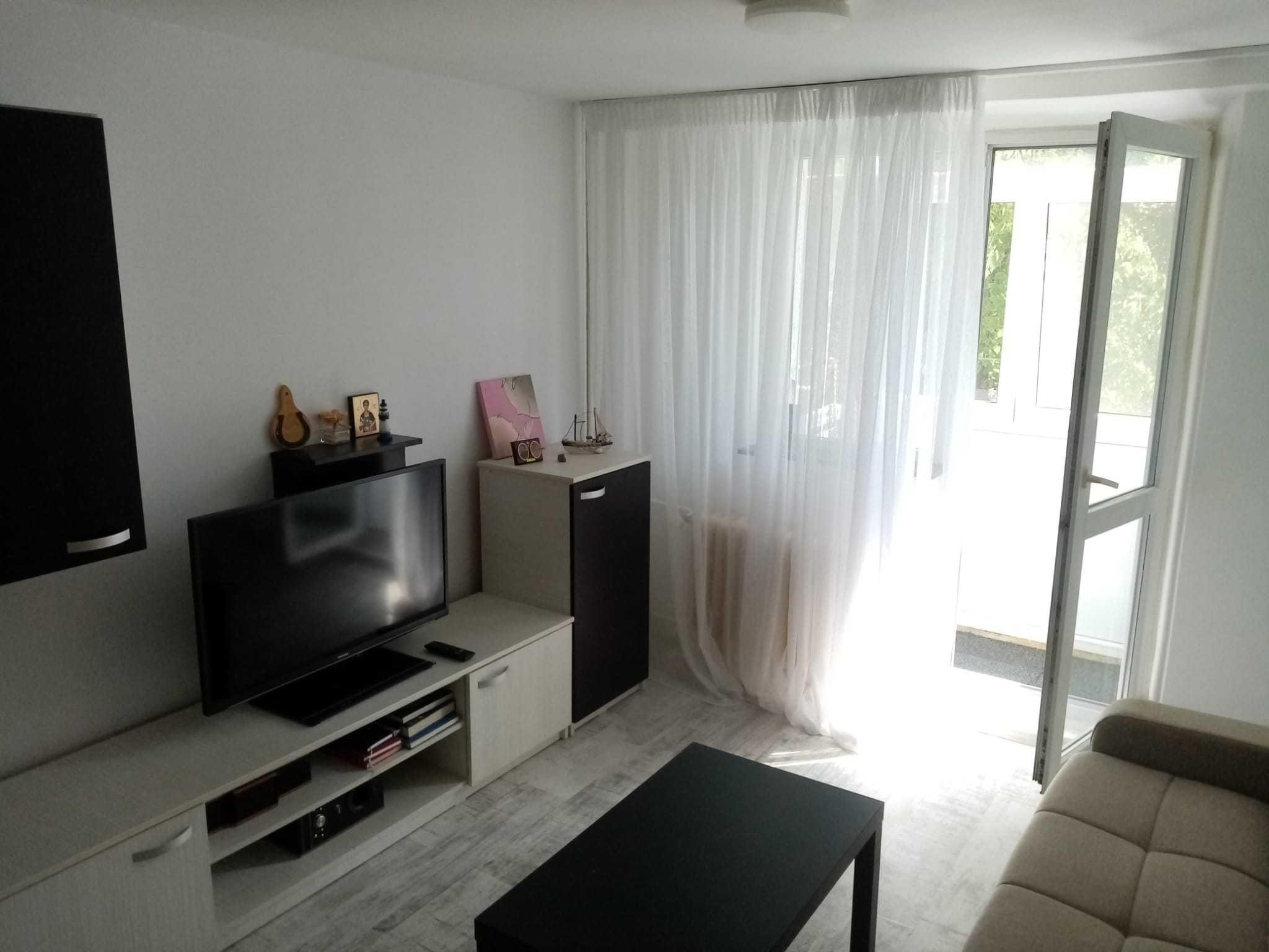 Inchiriez apartament 2 camere decomandat - imagine 1