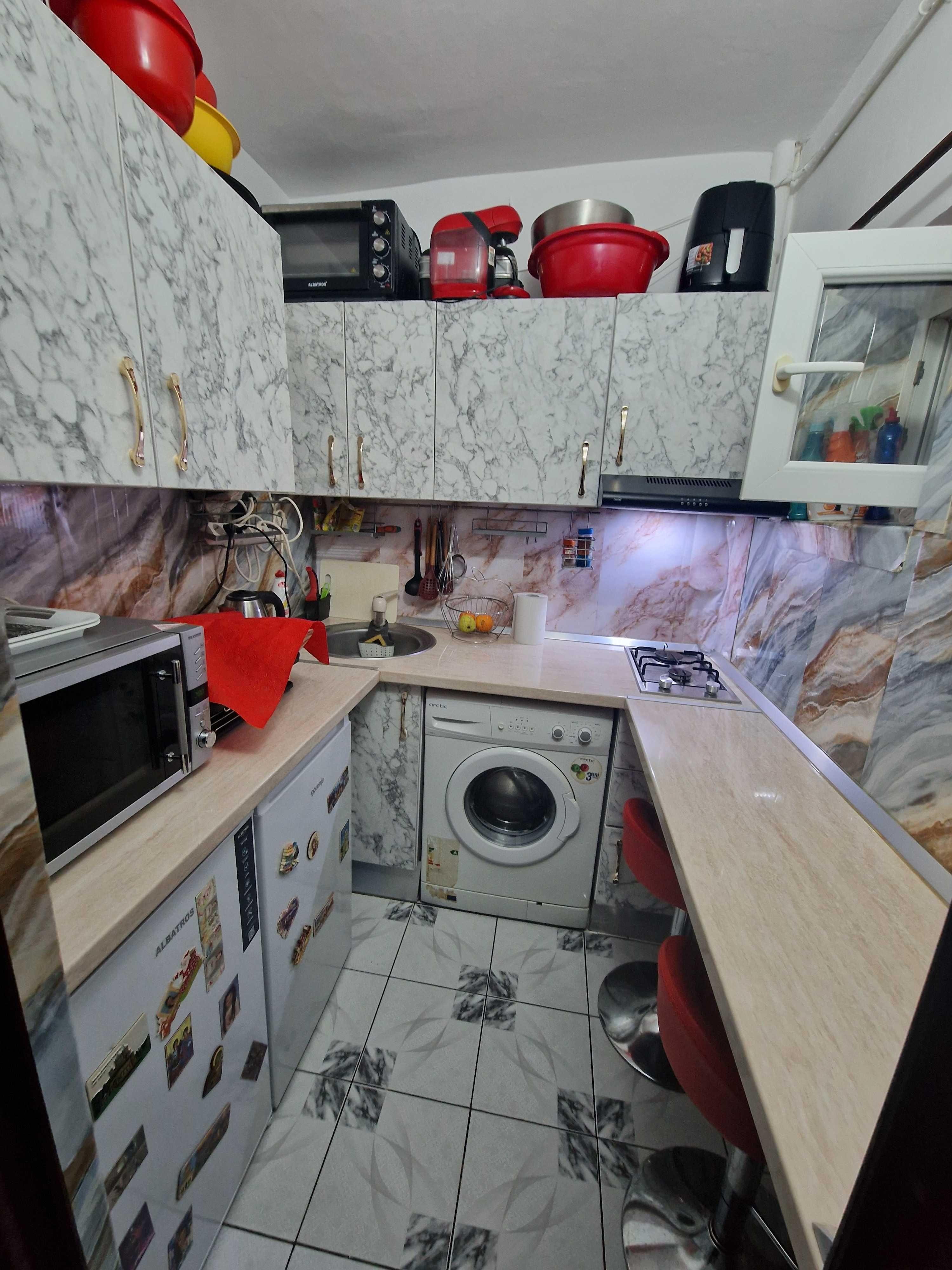 Vând Apartament 2 Camere – Renovat și Mobilat  – Zona Războieni - imagine 1