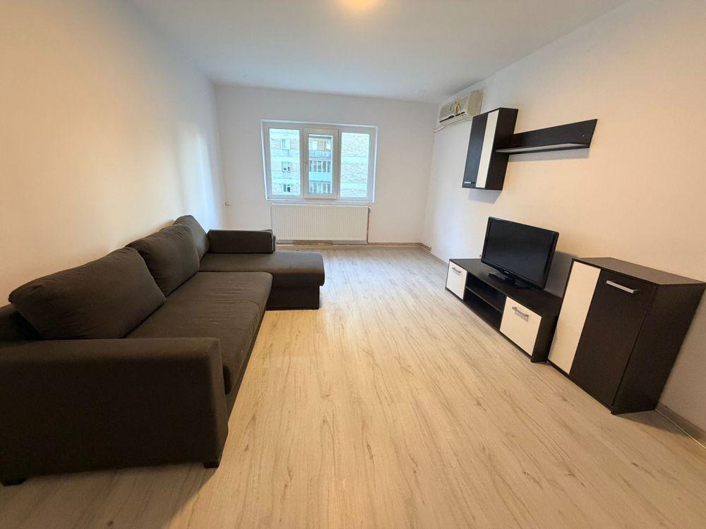 Inchiriex apartament cu 2 camere