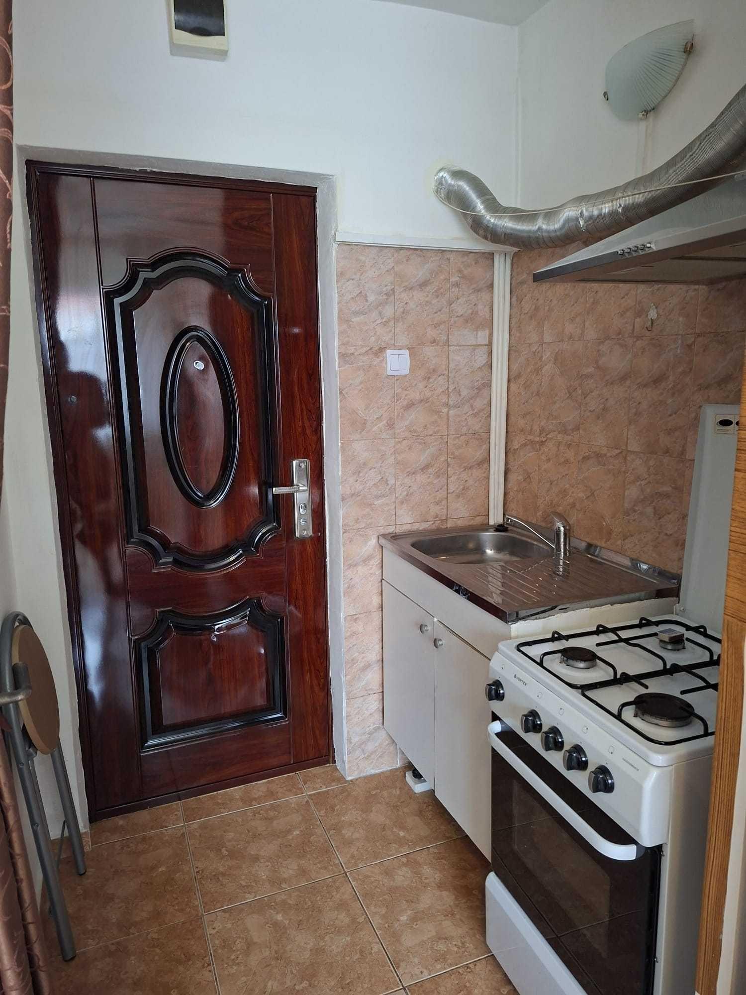 Persoana fizică vind cameră cămin POITIERS (SOCAR) ET.2 17 M. PATRATI RECENT RENOVAT,BAIE ,DUS,MOBILA NOUA - imagine 1