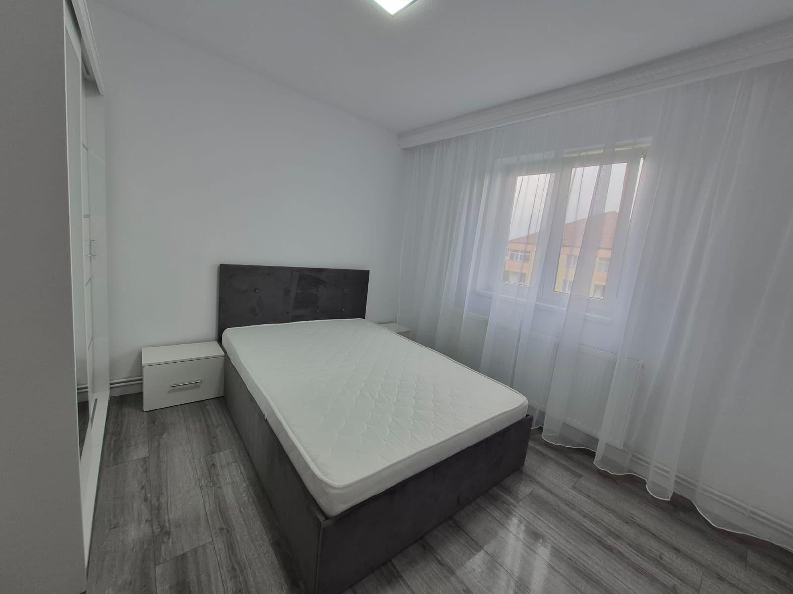 Închiriez apartament