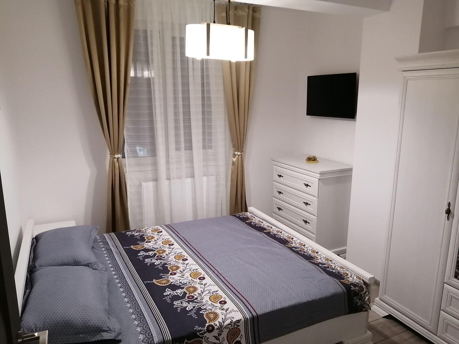 Închiriez apartament doua camere - imagine 1