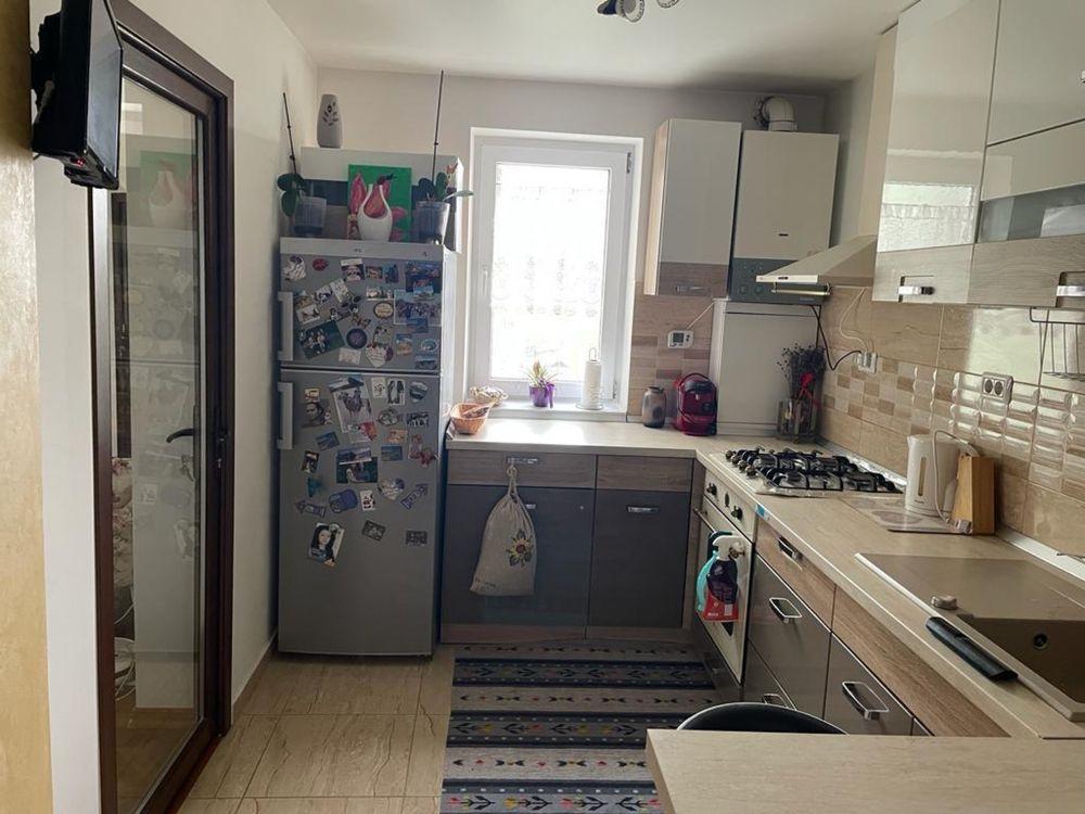 Apartament 3 camere  de vanzare
