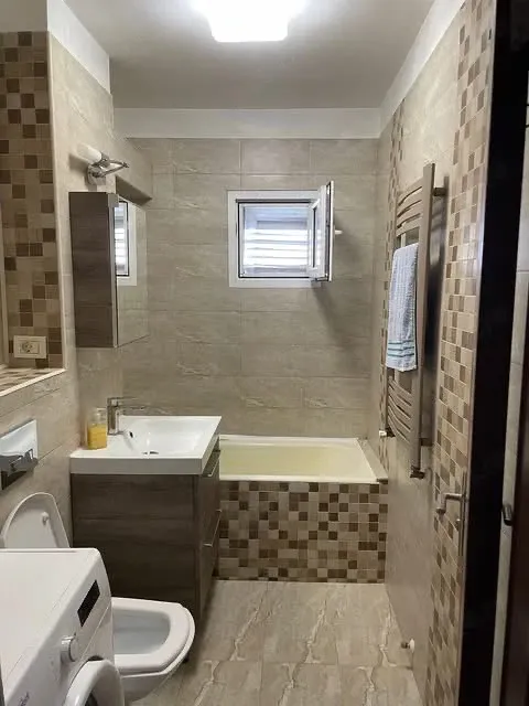 închiriez apartament 3 camere, 2 bai, 1 loc parcare Brasov - imagine 1