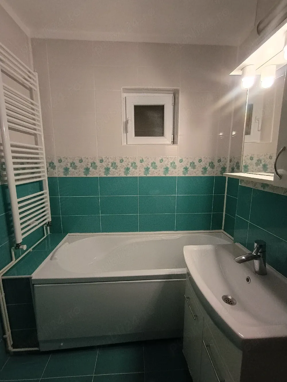 Închiriez apartament 2 camere decomandat - imagine 1
